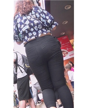 黑色紧身裤大肥臀美女 [606 MB]