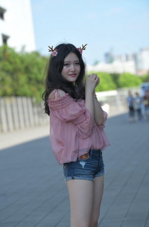 卖萌可爱热裤MM