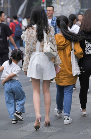 953-1+70丝袜邻居女孩 7P