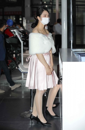 【街拍心灵】车展礼仪街拍肉丝高跟