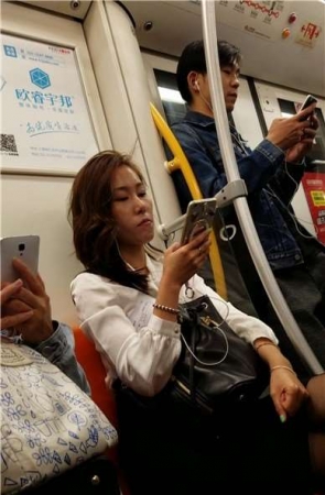 4k-地铁拍摄超薄黑丝袜性感少妇