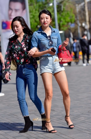 美腿  热裤 紧牛  闺蜜