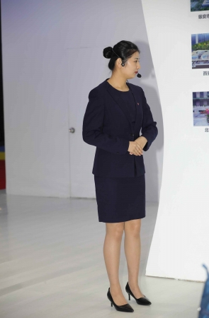 【街拍心灵】售楼顾问街拍丝袜高跟制服美腿