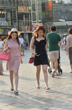 皮肤白皙的性感美女