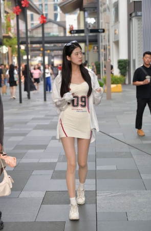 25325-4=129√大长腿，丝袜小姐姐