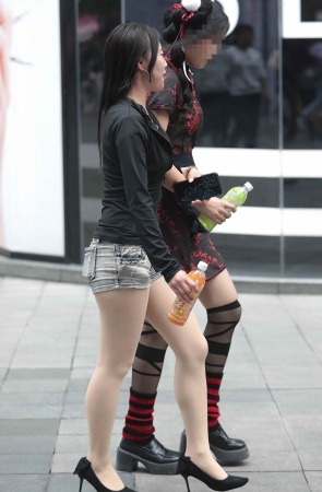 诱惑肉丝街拍高跟妹子-15P
