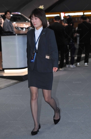 241115-18=26√韵味短发气质美黑丝职工 6P