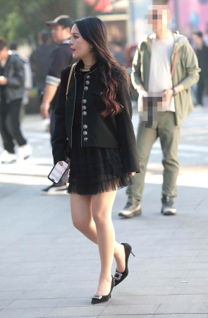 性感肉丝高跟街拍少妇