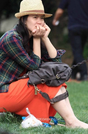 成熟知性的凉鞋美女姐姐