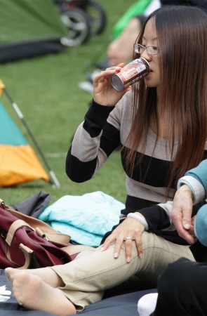 No940 气质少妇一般不会允许他人如此观看她的肉丝足底