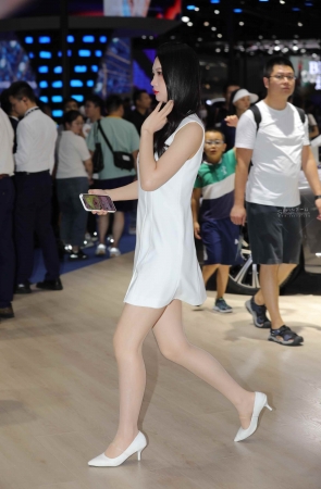 【街拍心灵】车展礼仪街拍肉丝大长腿高跟