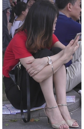 娇嫩的白皙美足[505M/MP4]