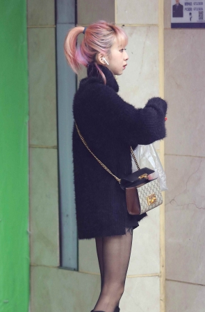 漂亮街拍黑丝妹子