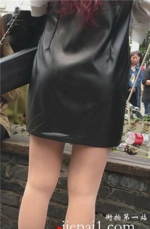 皮裙肉丝长腿美女，背影不错。