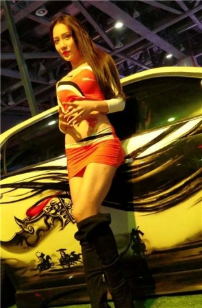 4k-长腿艳丽裹臀裙展会美女车模