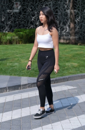 黑色瑜伽裤美女