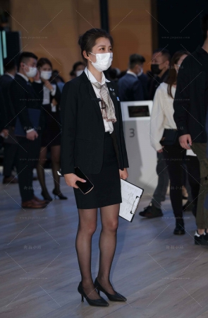 卖车的黑色丝制服美女