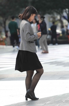 街拍黑丝职业装