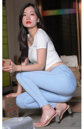 （视频）牛仔紧身裤美女[8.76G/MP4]