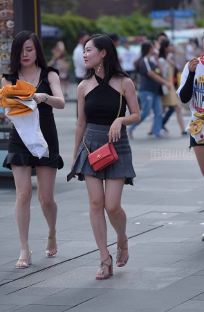 街拍短裙凉高美女姐姐