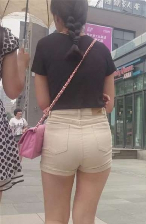 4k-美臀热裤清纯麻花辫美眉 [688 MB]