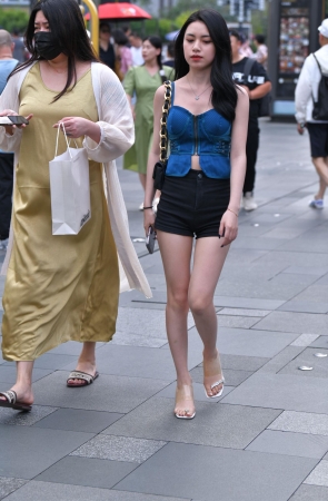 吊带裹胸黑短裤