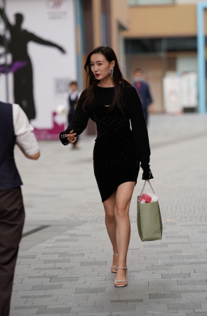 爱拍照的大长腿