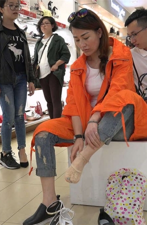 时尚又带点野性的女郎