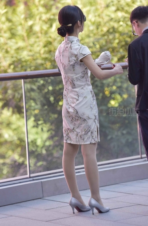 街拍端庄典雅旗袍美女