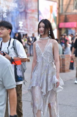 平平无奇的小姐姐