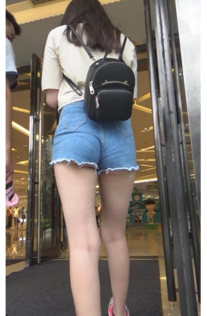 蓝色热裤小姐姐