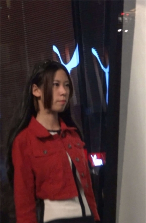 街拍紧身裤性感诱惑的美腿