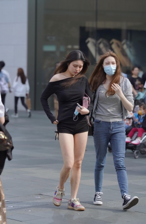 210416-18 黑色热裤