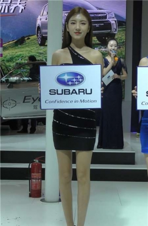 4k-黑色性感包臀裙靓模街拍美腿