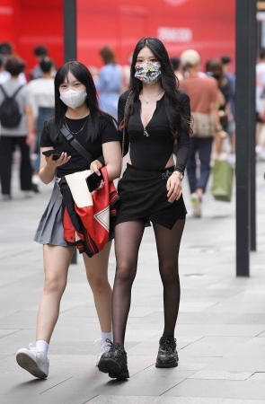 21827-9+75-黑 丝女孩