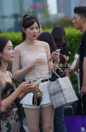 眉清目秀中透着古灵精怪