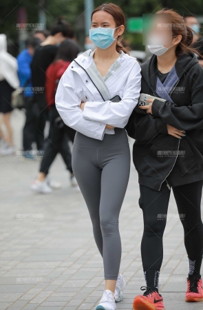 紧身瑜伽裤小姐姐