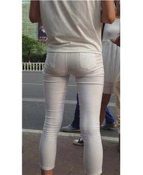 街拍圆臀美臀紧身白裤马尾辫清纯美眉 [353 MB]