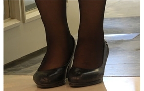 黑裙黑丝销售mm [916 MB/MP4]