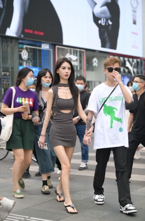 2264-18+87人字拖，美腿女友