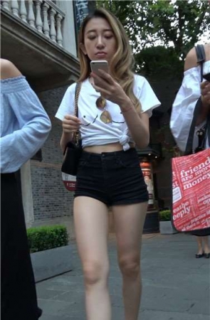 4k超清，大长腿高腰热裤性感美女！ [3.05 GB]