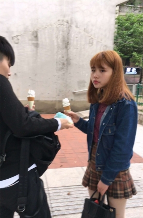 金发可爱美眉学生制服装