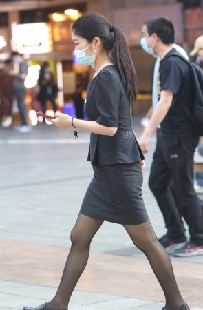 诱惑街拍黑丝OL