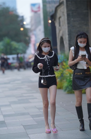 包臀裙大长腿美女