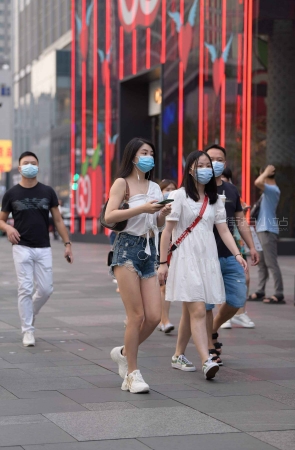 气质的运动型短牛美眉