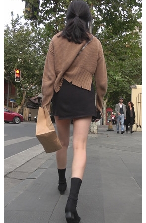 漂亮的黑裙白嫩美女[1.17G/MP4]