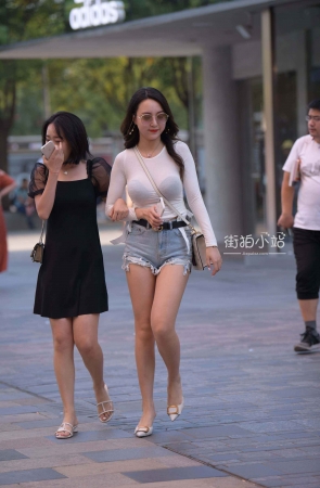 搭讪街拍热牛大长腿美女