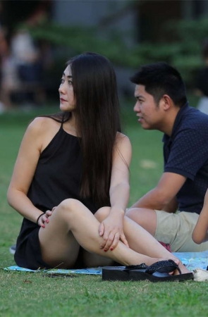 No1556 气质绰约的美貌少妇终于在一个黄昏露脚了