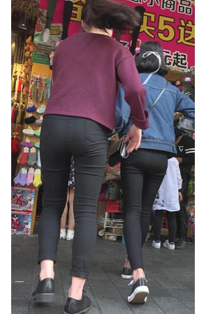 黑色紧身长裤美女