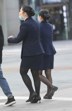 街拍黑丝高跟OL